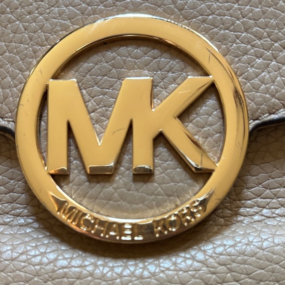 Michael Kors Beige Crossbody Bag with Gold Accents - Picture 2 of 4